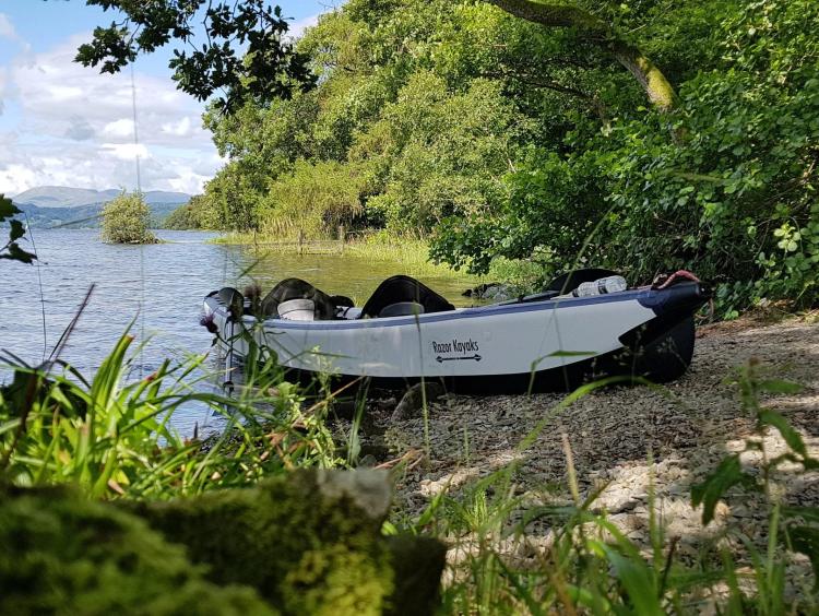 Glisser sur l'eau : l'art de naviguer en rivière avec un équipement portable