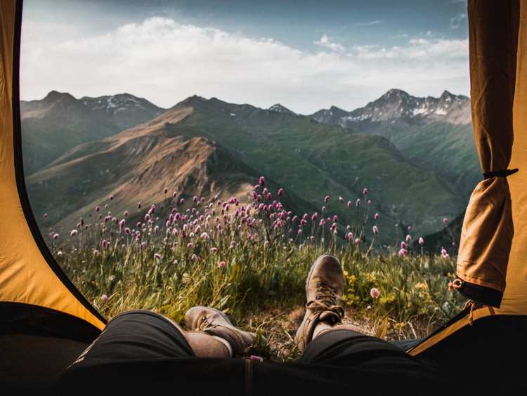 Les 10 critères incontournables pour choisir la tente de camping idéale pour vos aventures en montagne
