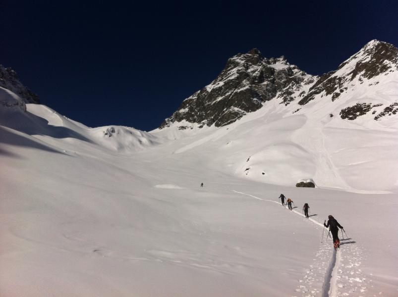 A gauche toute, sous le Charmet de l'Aiguille !