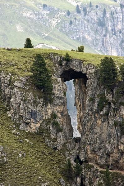 Arche dolomitique prÃ¨s du Rifugio Stevia