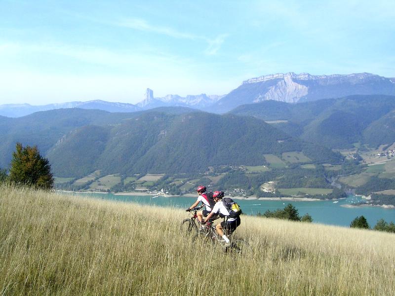 Au dessus du lac du Monteynard.