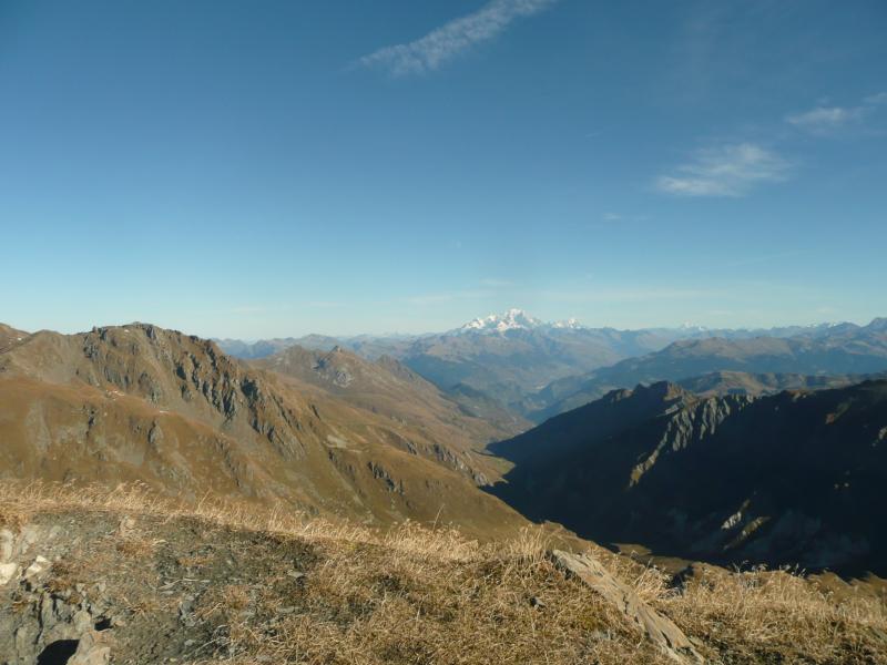 Au loin, le Mont Blanc