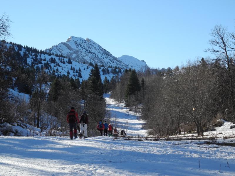Au pied des pentes sommitales