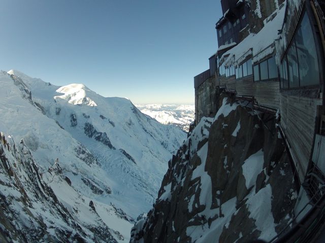 Austère et glaciale arrivée