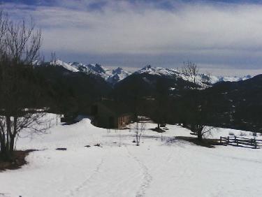 Ã  la montÃ©e- sortie du hameau de MikÃ©ou - vue sur le val d&apos;Escreins et les pics de la Font-Sancte