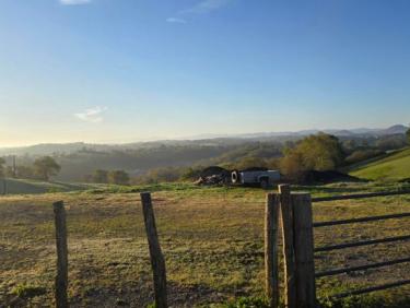 Marche avec Michel Arrotcharen depuis <BR>Urt Bellevue, Hasparren la Côte, La Bastide Clairence, Pessarou, La Chapelle, La Bastide, Urt Bellevue. 👍