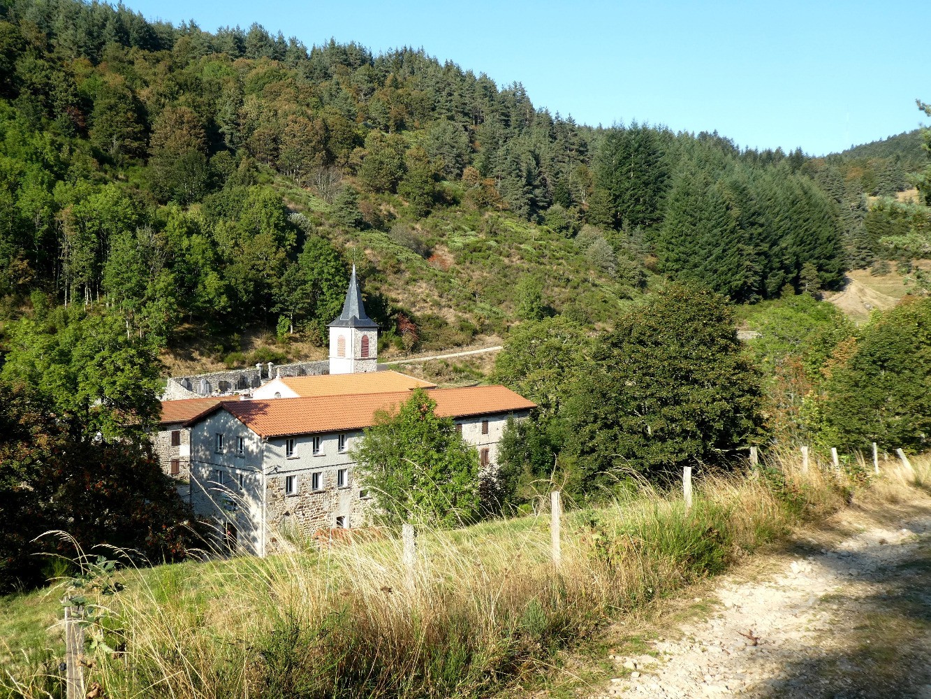 Abbaye de Clavas et vallon de la Clavarine