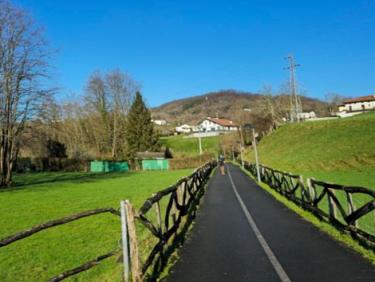 Marche avec Michel Arotcharen au départ de Oiartzun par voie verte et montée au pied des 3 couronnes.