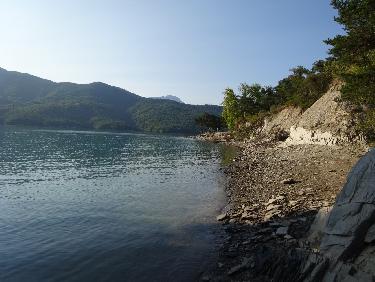 Au bord du lac de Serre-PonÃ§on