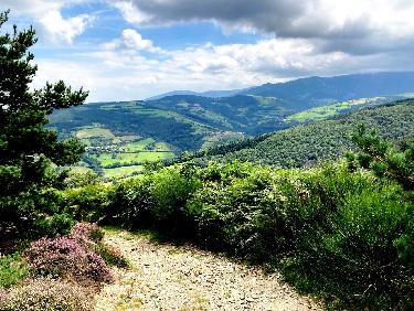 Au-dessus de Chirat vers le CrÃªt de l&apos;Oeillon