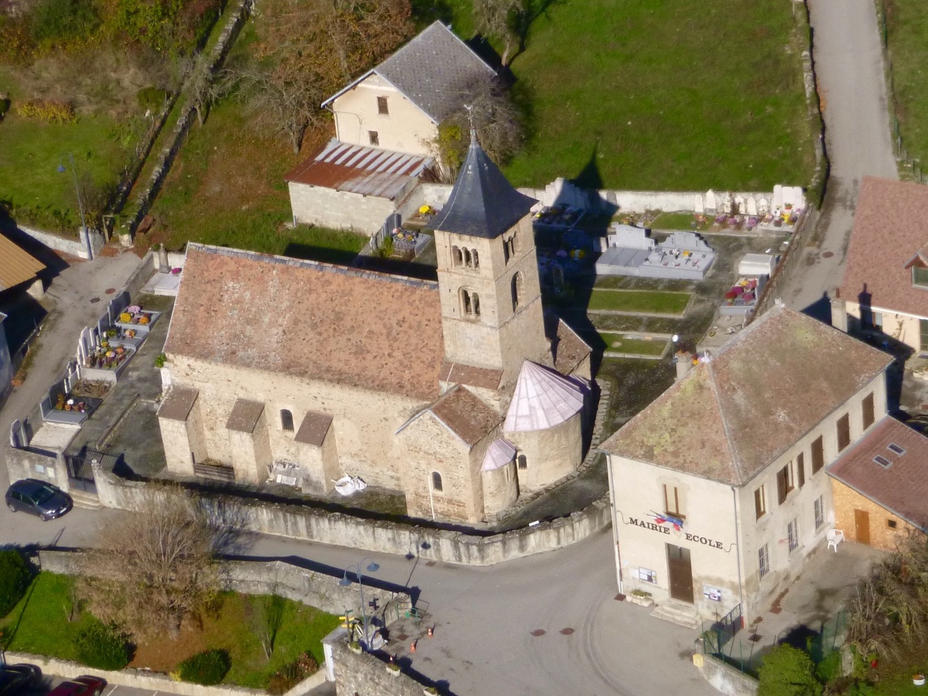 Charmante Ã©glise romane de Mayes Savel