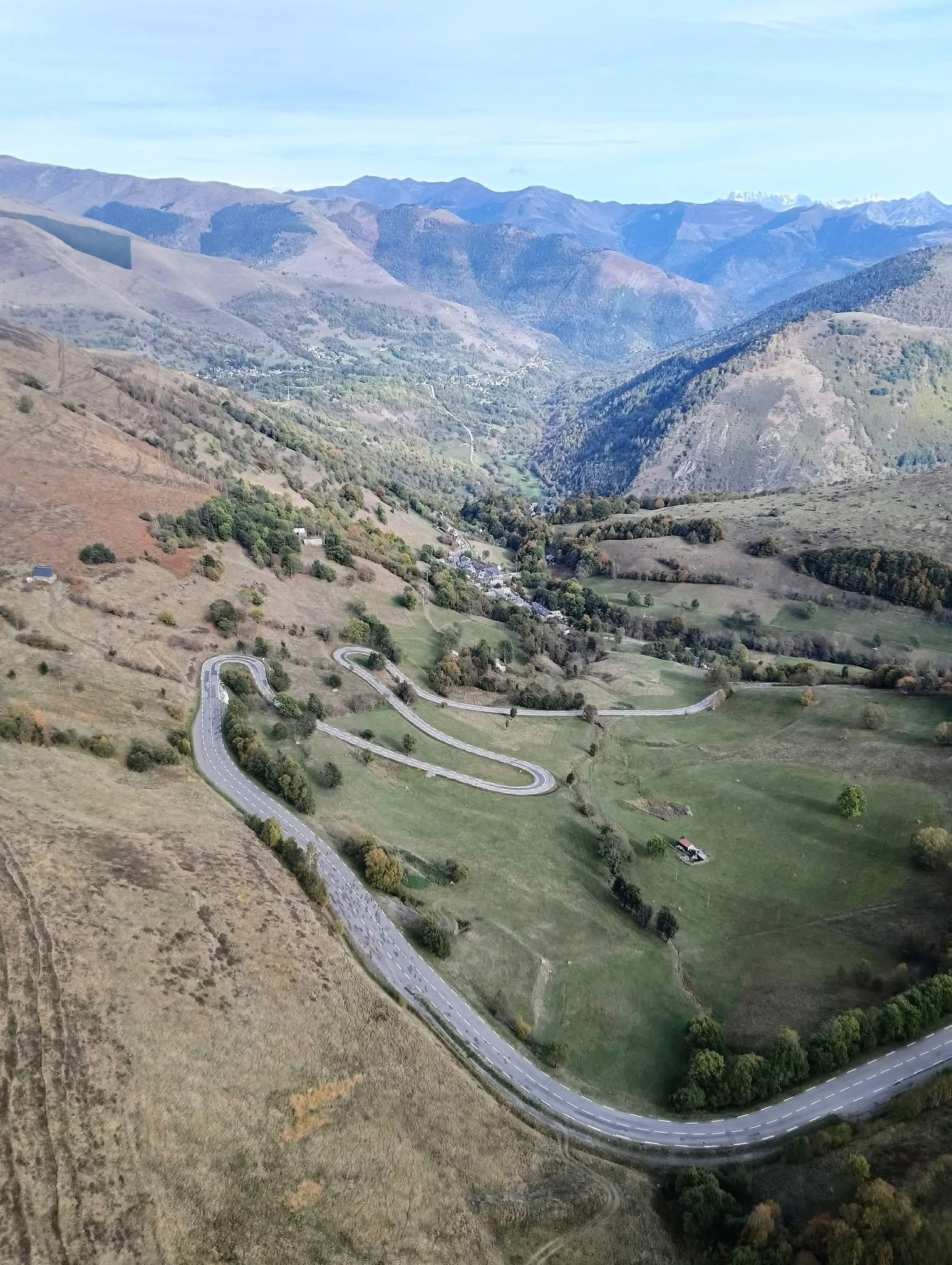 Au dessus des lacets des Agudes 