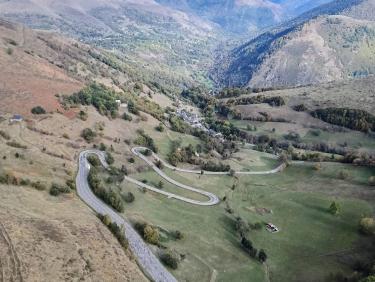 Au dessus des lacets des Agudes 