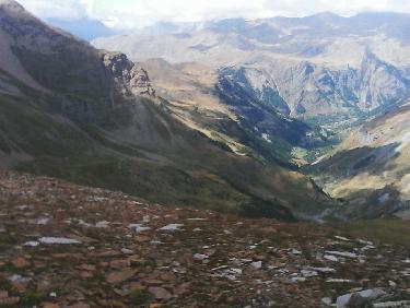 au milieu de la portion crÃªte- on voit bien la pente Ã  gravir depuis le lac dans la zone herbeuse