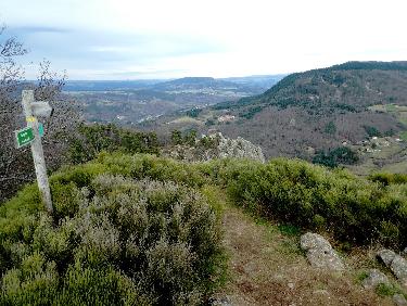 Du sommet du Suc de Bartou vers le Rocher de Costaros et ChamaliÃ¨res