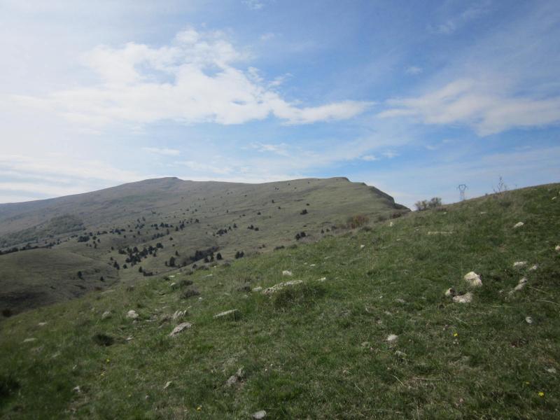 au loin la Croix de St Jean