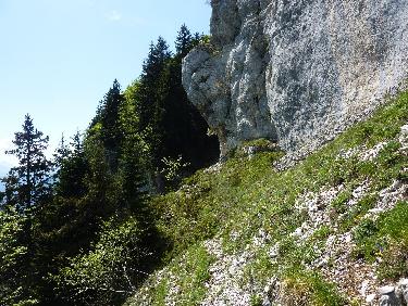 Autre passage en pied de falaise...