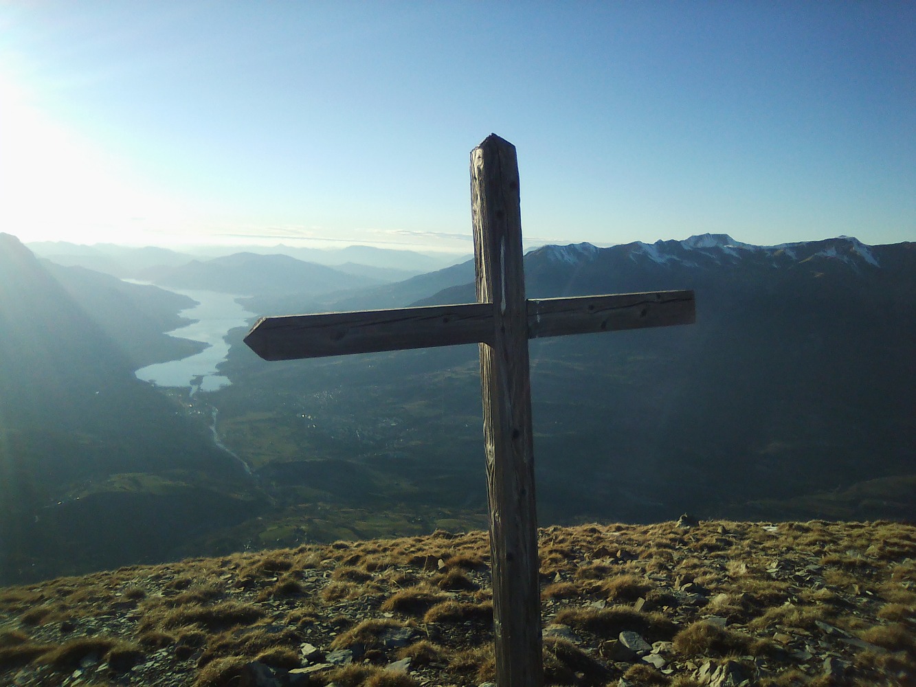 autre vue plongeante , avec la pointe de Serre qui dÃ©passe