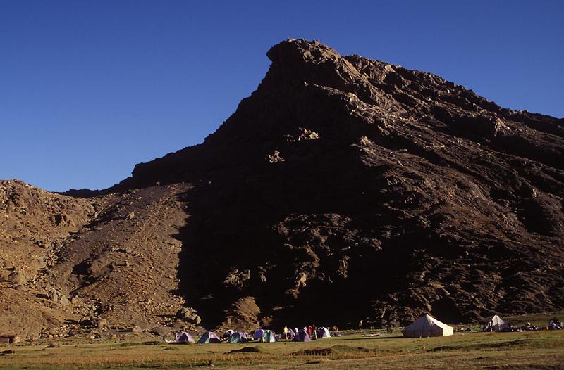 Bivouac à l'ouest du col Tichka haut Atlas Maroc