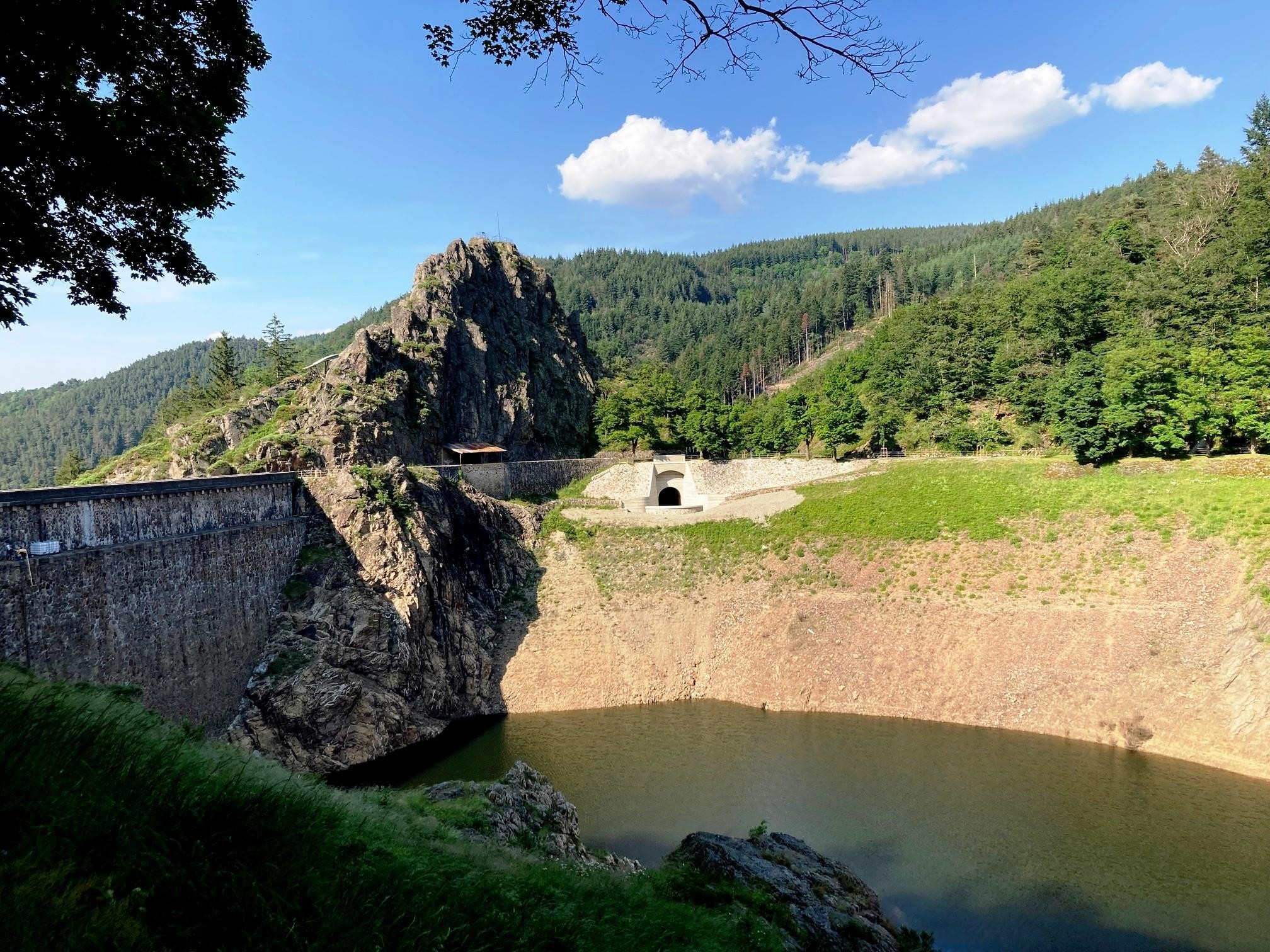 Belvédère et digue du barrage du Gouffre d'Enfer