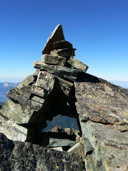 Cairn sommital de la Pointe de la Porte d'Eglise 