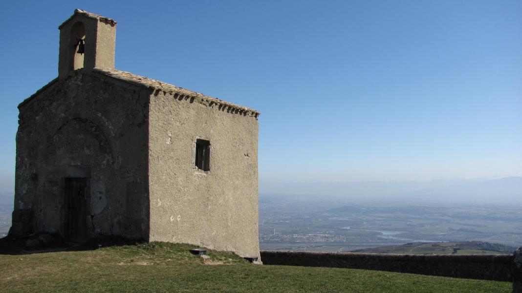 Chapelle au Pic de St Romain de Lerps