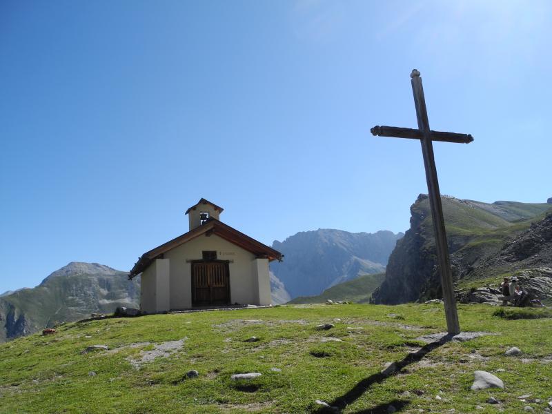 Chapelle et croix du lac Saint Anne