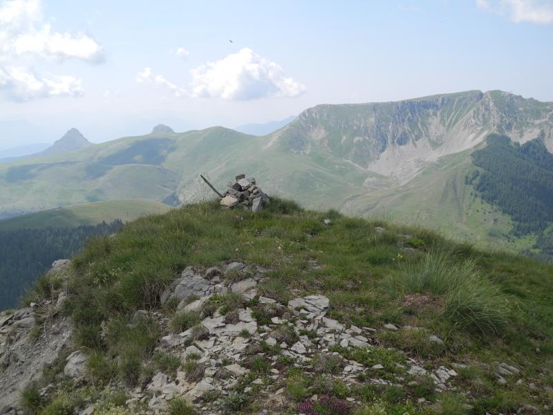 Au fond, Cloches de Barles et Monges