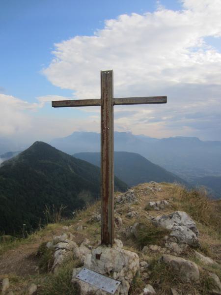 Croix sommitale