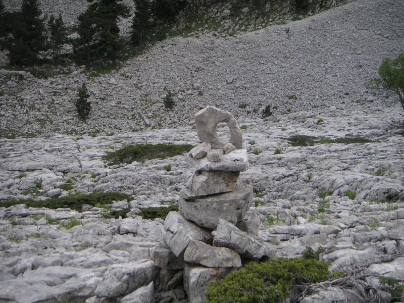 cairn à la pierre trouée