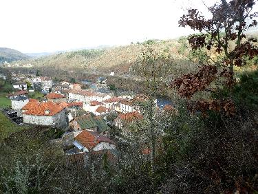 ChamaliÃ¨res et la Loire depuis le sentier en balcon
