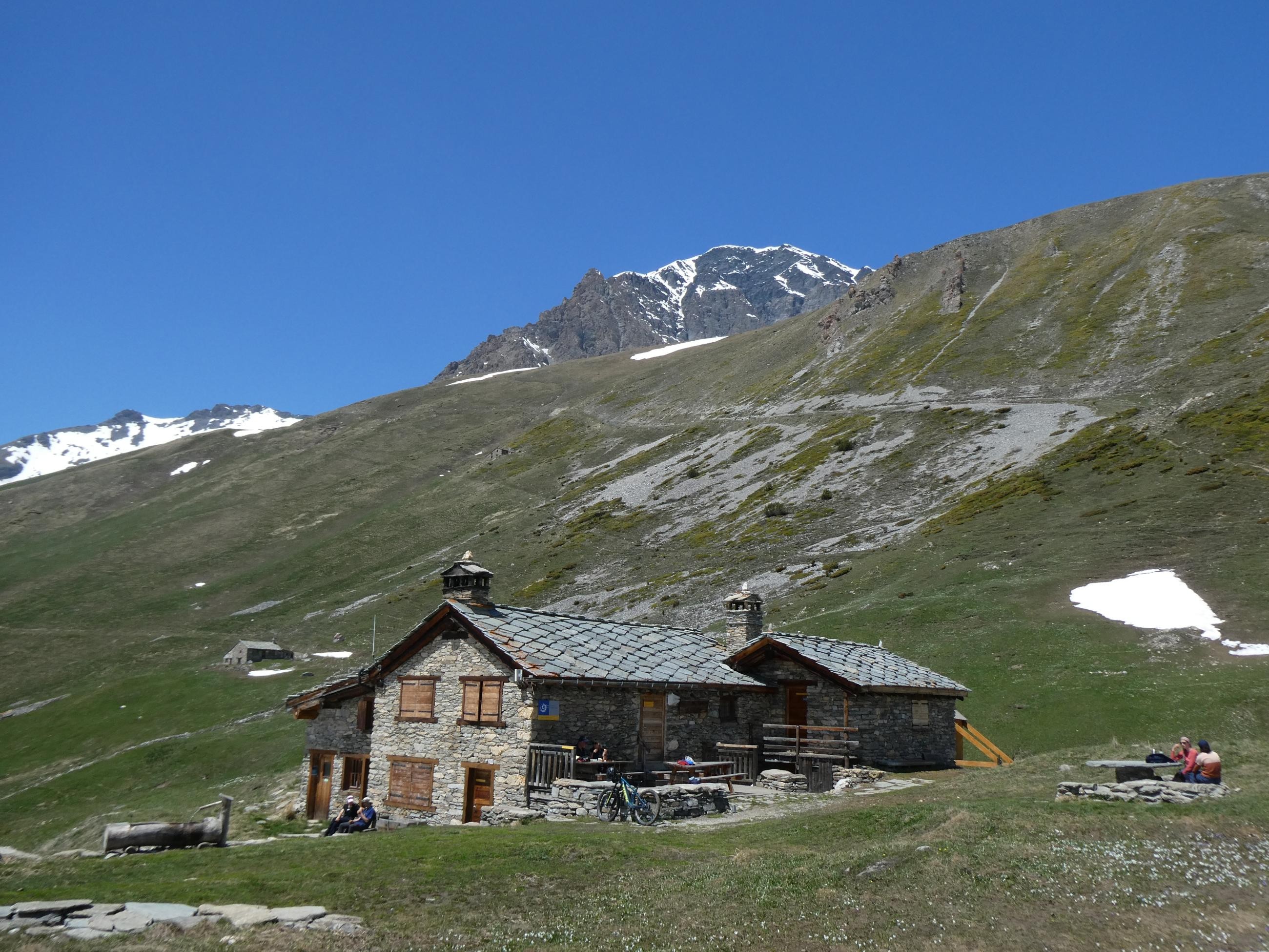 Chapelle Saint Antoine/refuge de Vallonbrun par les Grattais