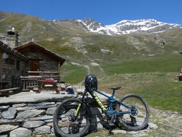 Chapelle Saint Antoine/refuge de Vallonbrun par les Grattais