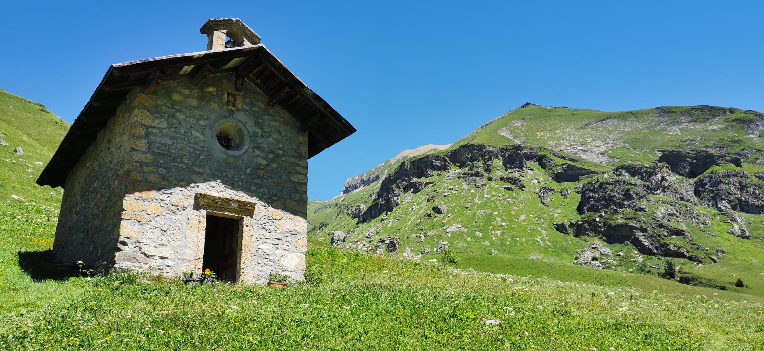 Chapelle de la Gittaz et le déco derrière
