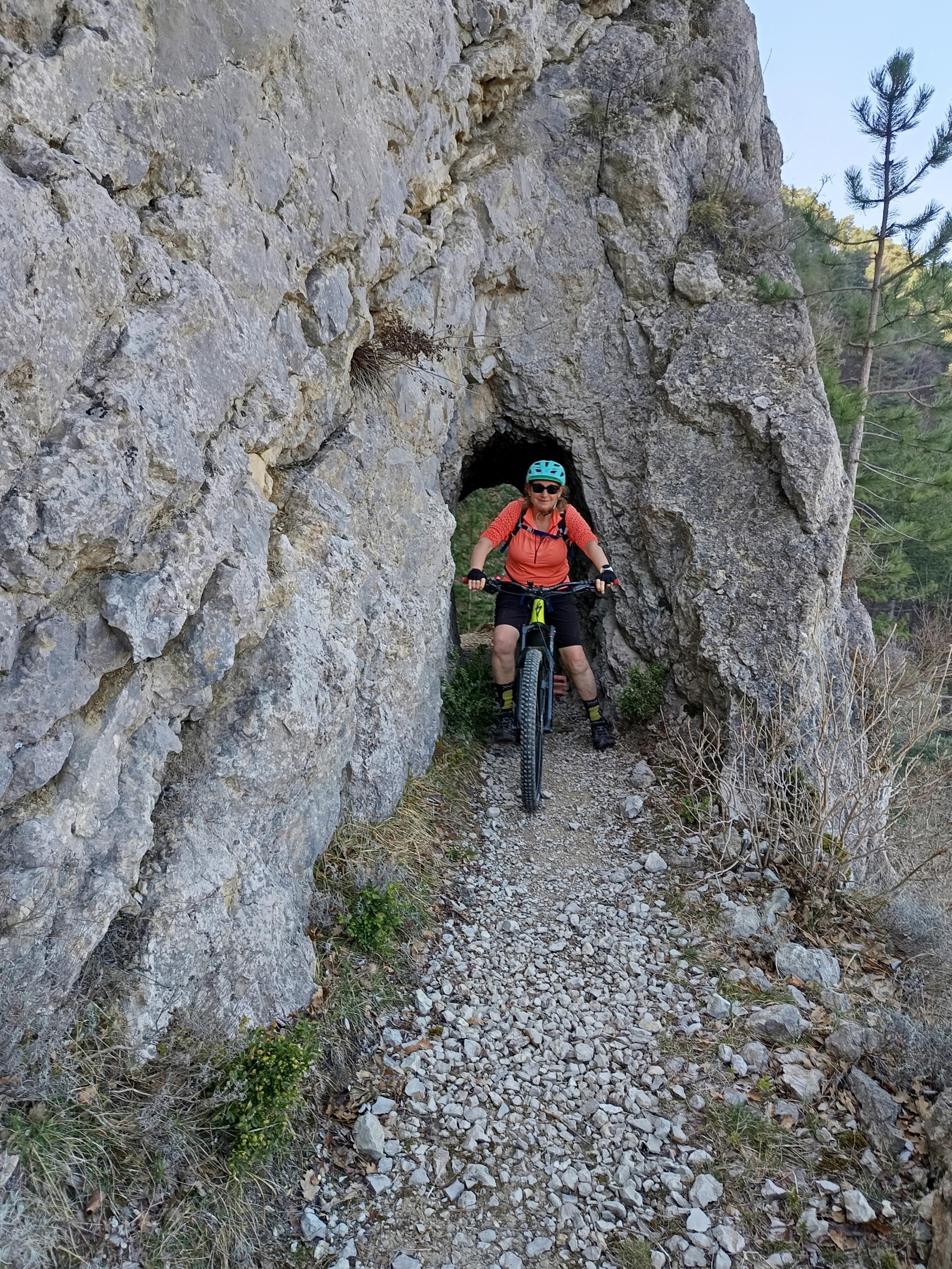 Les chemins du soleil en vtt (du Bugey à la mer)