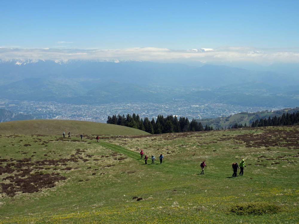 Ciel bleu mais du vent sur le plateau