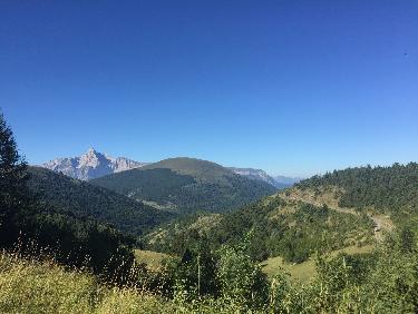 col de Parquetout sur fond d &apos;Obiou