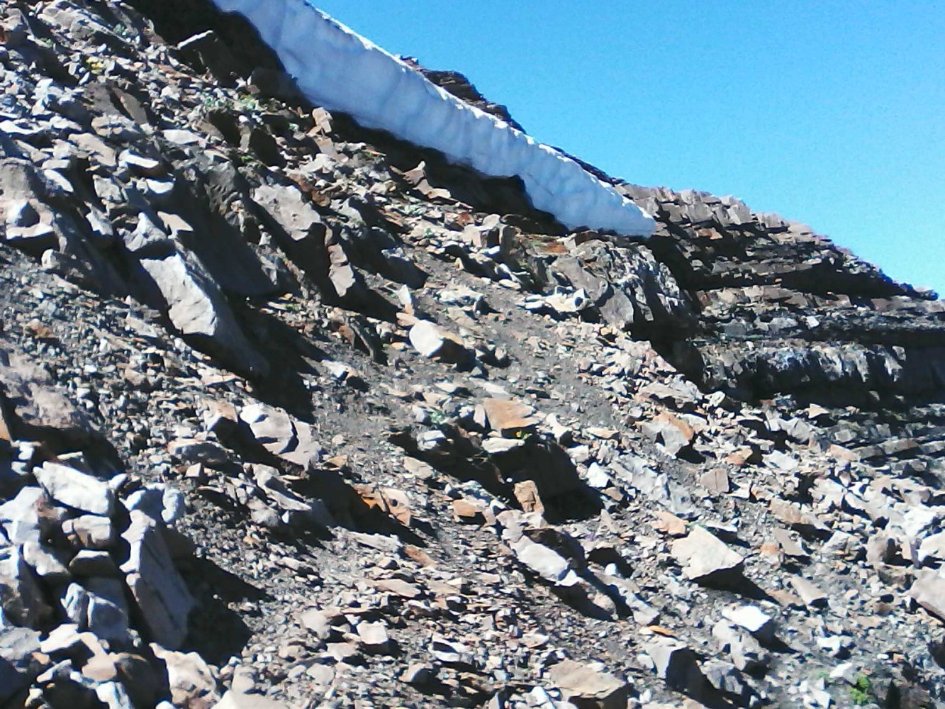 corniche Ã  la jonction entre le col de l'AigliÃ¨re et le grand pierrier terreux