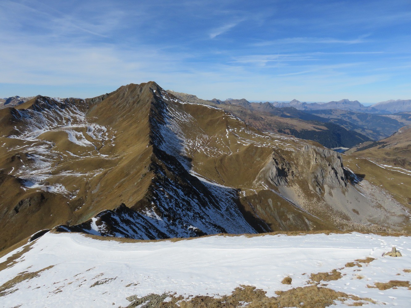 CrÃªt du Rey et Grand Mont derriÃ¨re