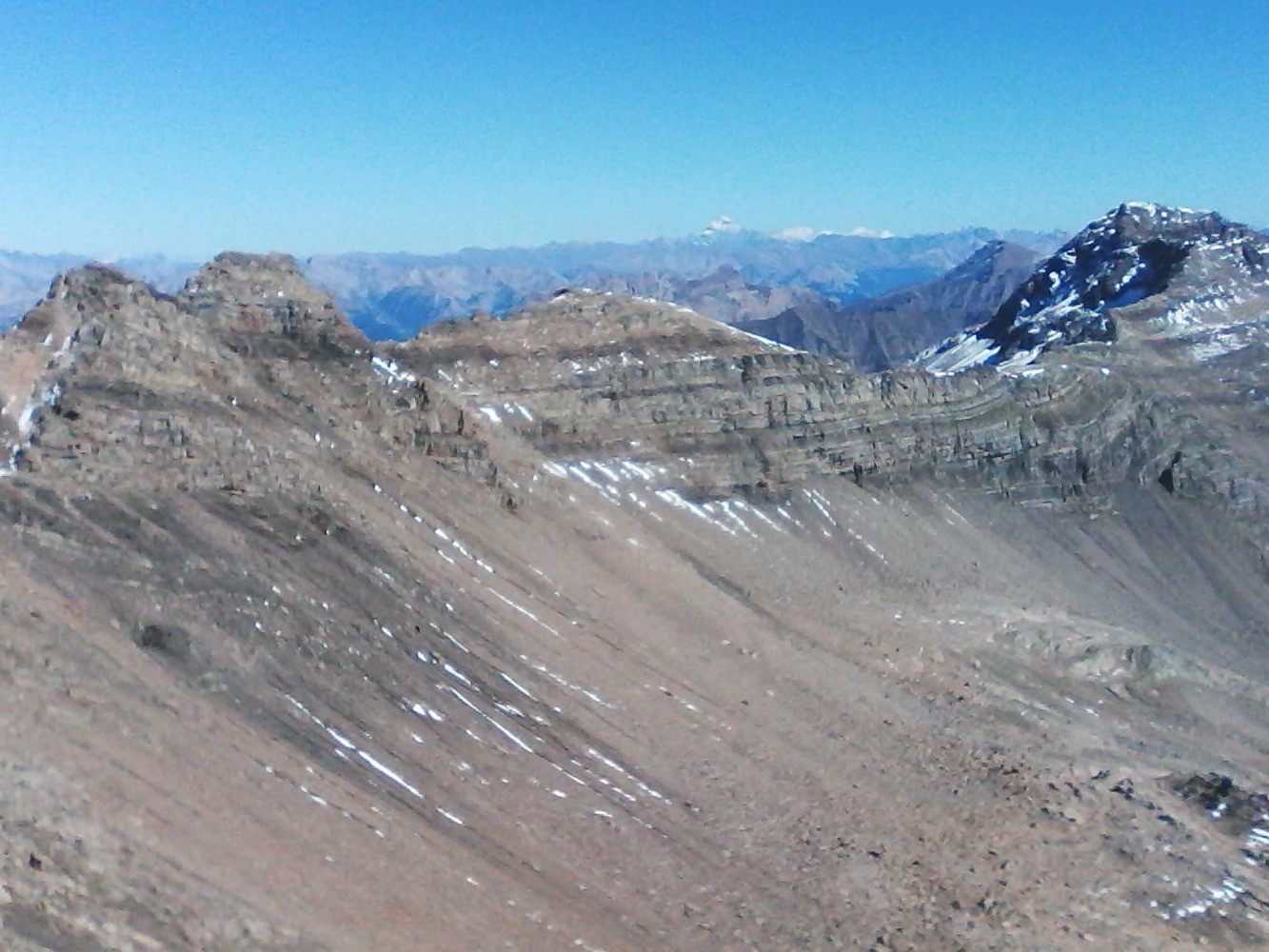 crÃªte allant de roc diolon au grand pinier , passant par le col des jalabres - mont viso en arriÃ¨re plan