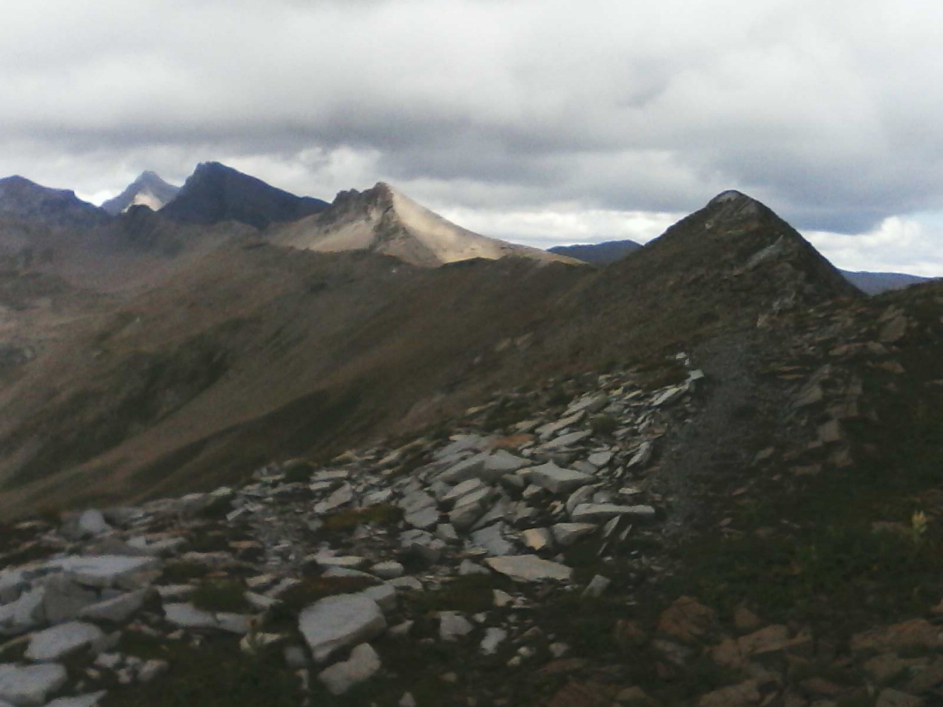 crÃªte de la dent vers le col des tourettes-2e plan crÃªte des rougnous-3e tÃªte de couleau-4e pic de rochelaire