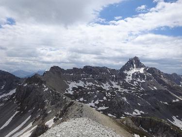 CrÃªte du Lauzon et pic du BÃ©al Traversier vus depuis le pic des Esparges Fines