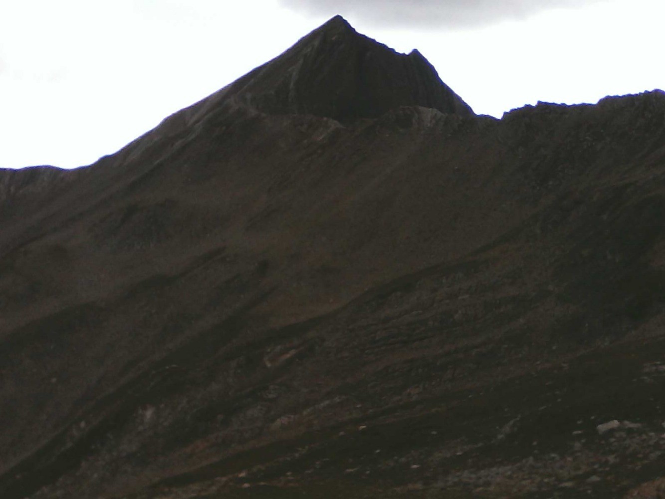 crÃªte et arÃªte nord , arÃªte est Ã  G  ; sombre Ã  vous faire frÃ©mir....