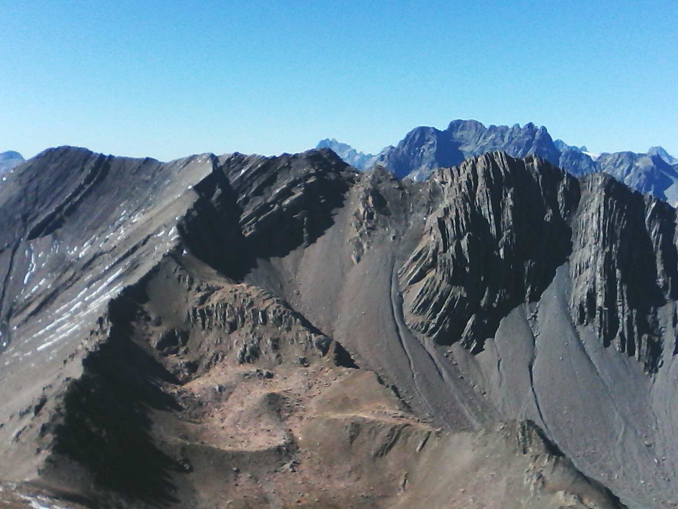 crÃªte montant du col vers la crÃªte des martinet ; derriÃ¨re Ã  d : sirac-rouies-olan