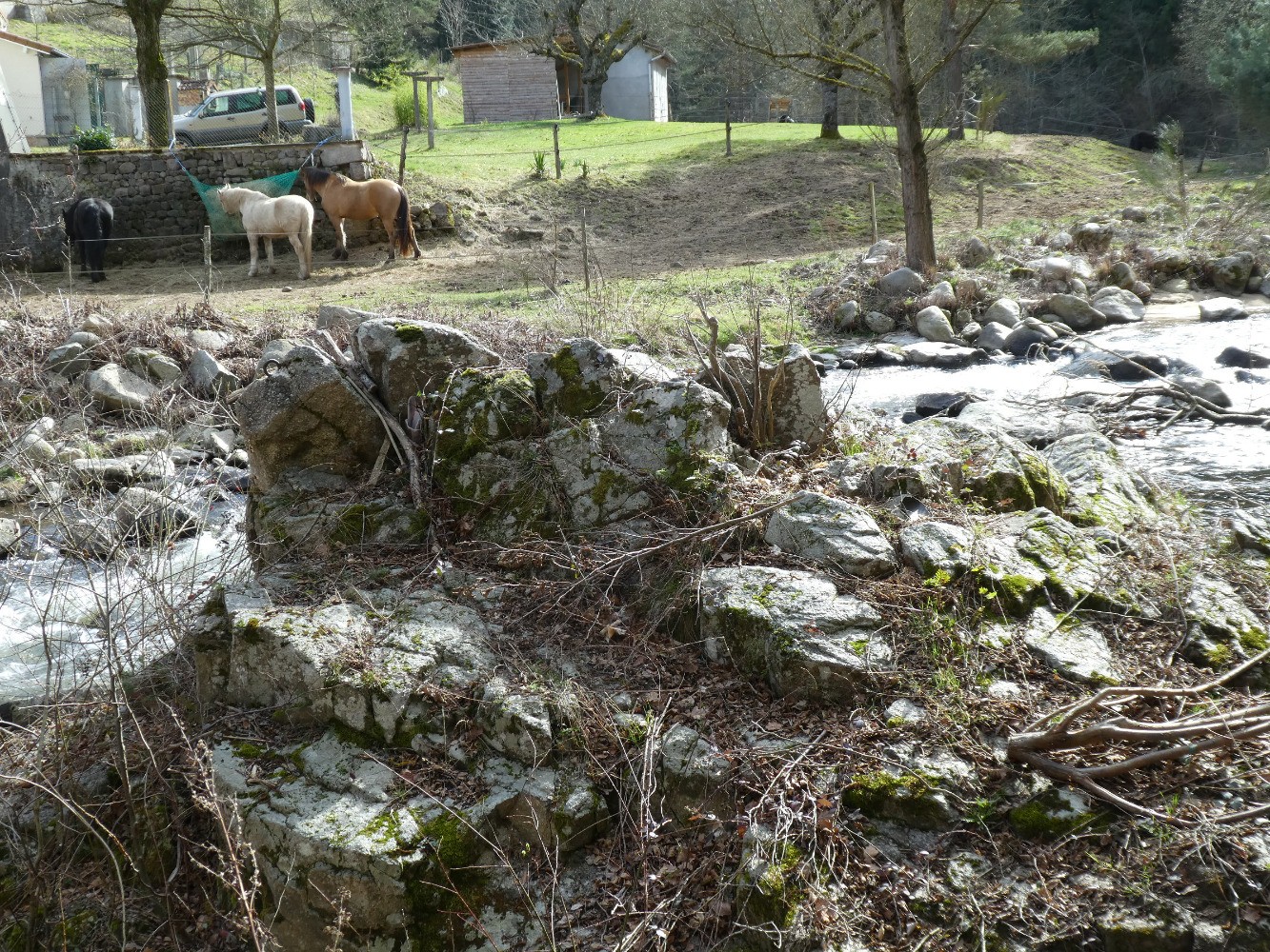 Creux, rive droite