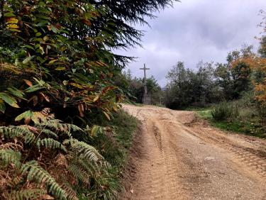 Croisée de chemins à la Croix du Perthuis