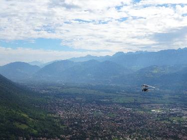 croisement de tondeuse volante