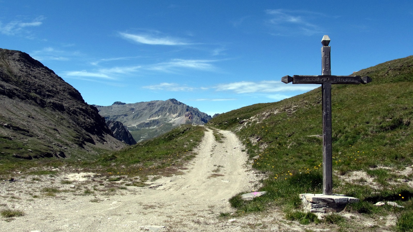 Croix frontiÃ¨re au Col du FrÃ©jus.