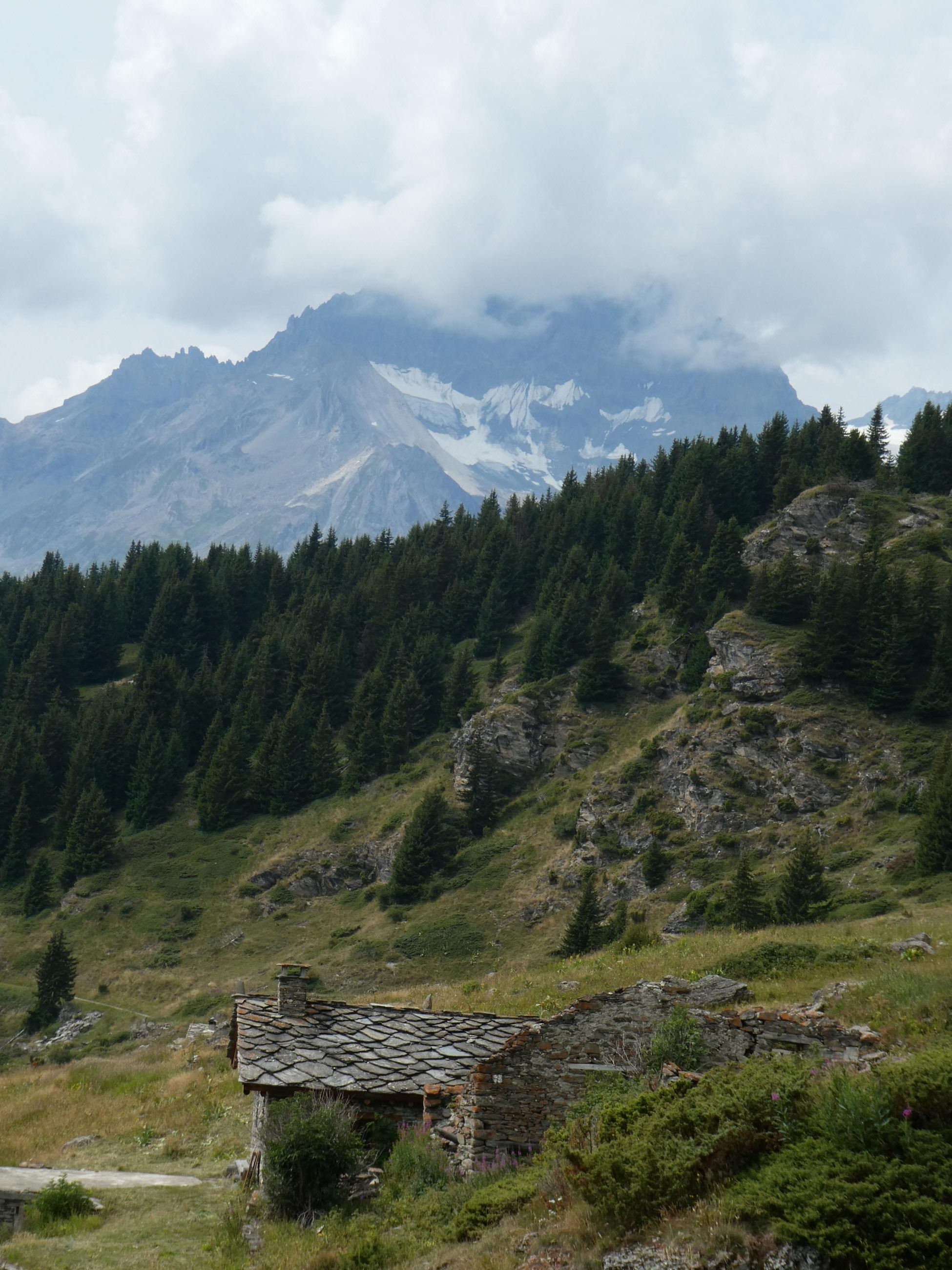 Le Cuchet, descente en VTT par le chemin du  bois de Pramania et des champs.