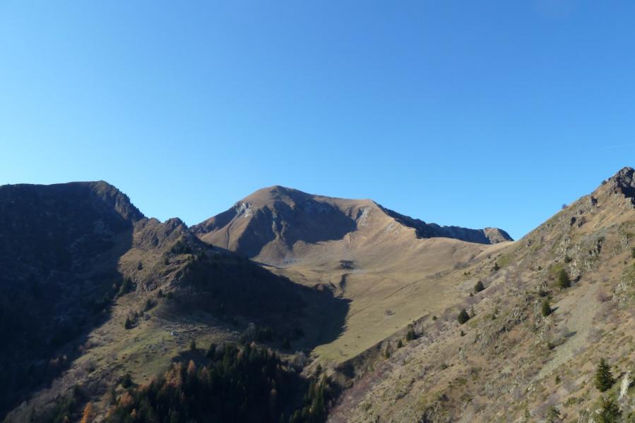 Dans le thermique, vue sur la Croix de Rougny